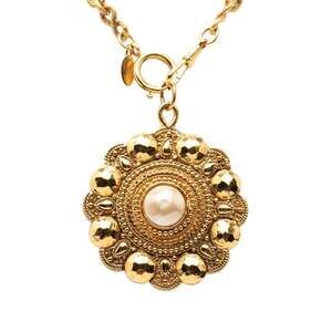 CHANEL Vintage Flower Round Circle Chain Pendant Necklace in Gold with Faux P...